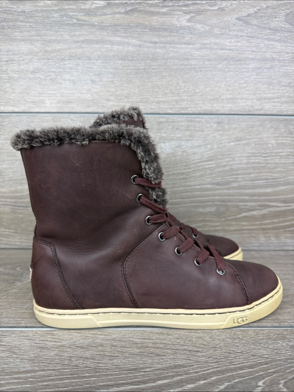 Ugg Croft Luxe Quilted Dark Brown Women’s Sz 7.5 Warm Shearling 8” Lace Up Boots